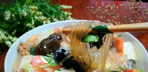 “农家大烩菜”这样做才叫香，食材简单又营养，一次一锅都不够吃