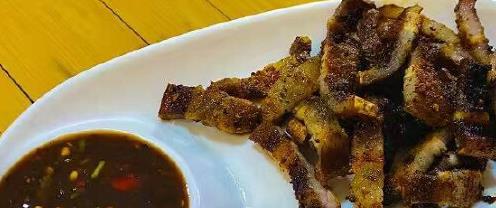 昆明这家小吃店，米线用手抓着吃，网友：干净吗？