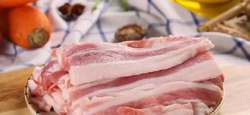 做红烧肉到底是冰糖还是白糖？老厨娘揭秘：选错糖，味道发苦！