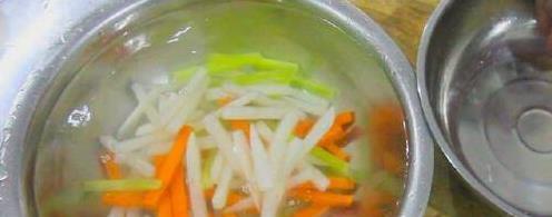 快速泡菜轻松做！大厨分享秘诀，隔天即可享受酸辣脆爽美味！