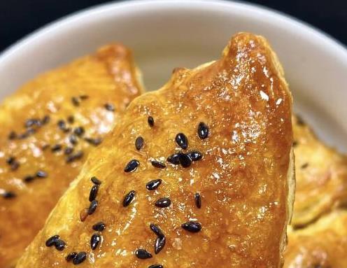 香蕉派制作全攻略：酥脆派皮 香甜香蕉，简单又美味的家常甜点！
