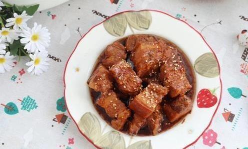 电饭煲做红烧肉，简单3步出锅，香到邻居敲门？