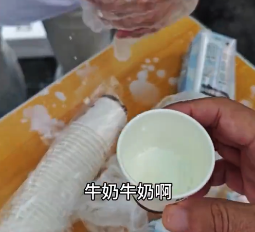 难怪都爱跑马拉松，跟吃流水席一样