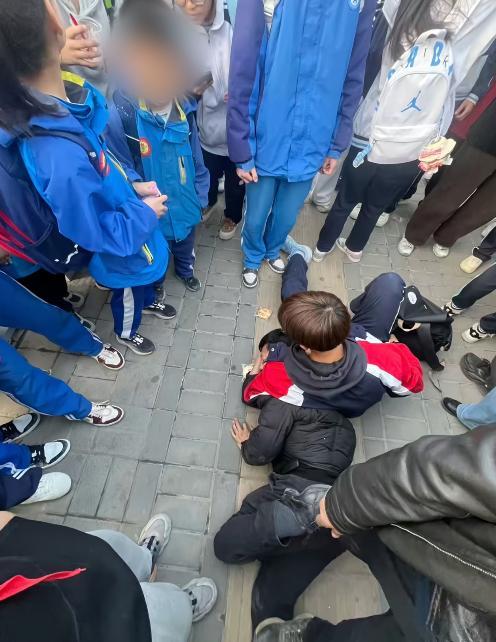 校方为制服男子高中生申报见义勇为 英勇行为获赞