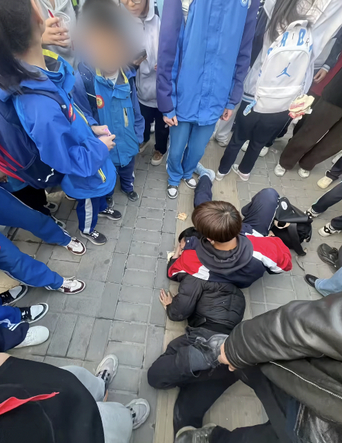 警方通报男生勇斗猥亵嫌犯 高中生见义勇为获赞