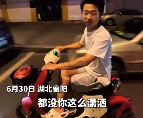 骑警巡逻一路“碎碎念” 网友:看似唠叨实则满是关心