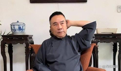 相声演员杨议演出疑情绪失控,已被限制高消费 现场争议引发调查