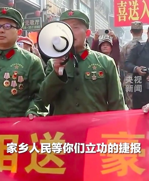 老兵送新兵入伍 一声敬礼一句嘱托