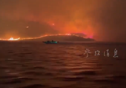 美国华盛顿州山火蔓延 一对夫妇驾快艇走水路成功逃离