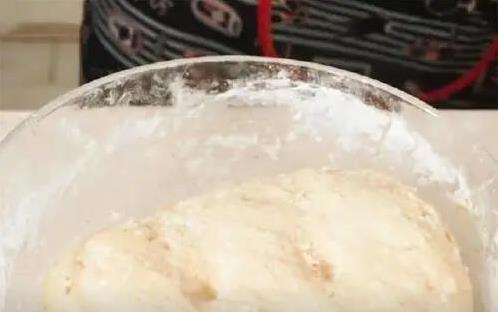 山药不煮汤改做饼,简单几步香软可口,老人小孩抢着吃