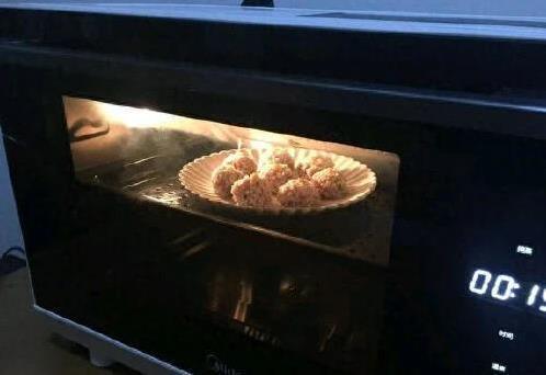 大米不只煮饭香，半斤瘦肉裹珍珠，蒸15分钟惊艳全家