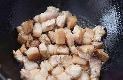 红烧肉这样做最好吃，肥而不腻全家抢，秘方竟然这么简单？