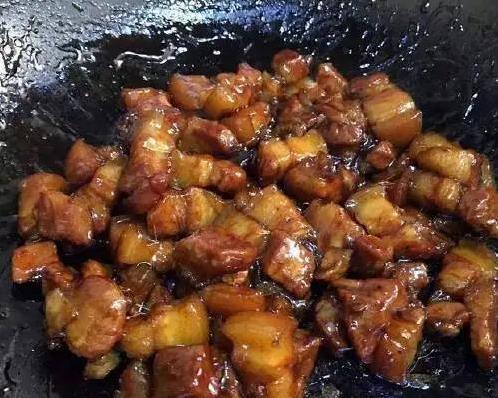 红烧肉这样做最好吃，肥而不腻全家抢，秘方竟然这么简单？