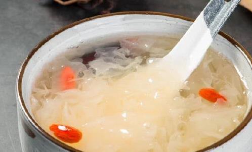 银耳汤总稀如水？2招出胶浓如果冻，皮肤喝出水润光！