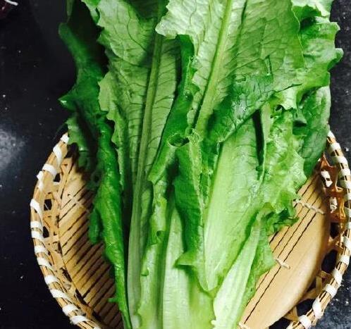 孩子不爱吃菜愁坏妈，两块钱油麦菜上桌，娃抢着吃光盘
