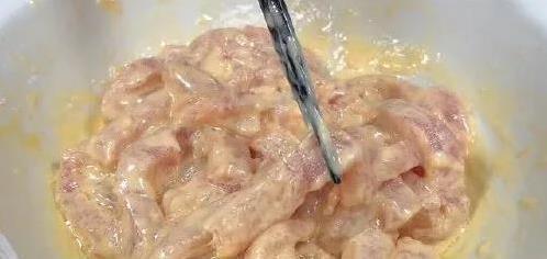 厨房小白也能做，糖醋里脊外酥里嫩，酸甜味馋哭全家？