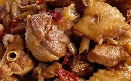 炖鸡腥味难除？4种香料3克搞定，肉嫩汤鲜全家夸