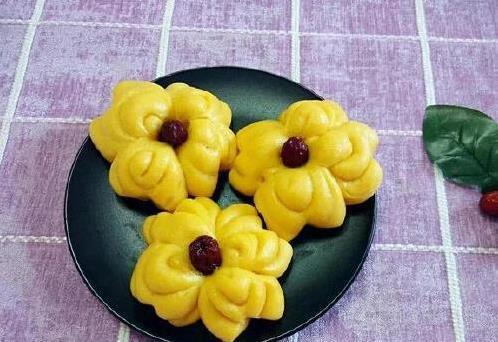 南瓜馒头香软勾人魂，10颗红枣点睛，3步做出花样美