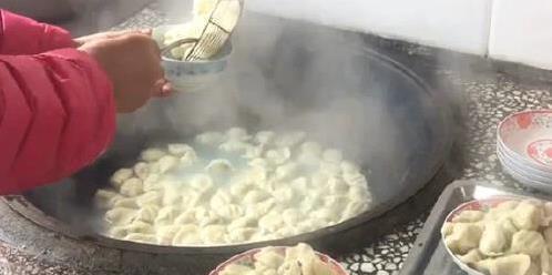 山里野菜变美食，超市废料成宝贝，包饺子香到邻居馋？