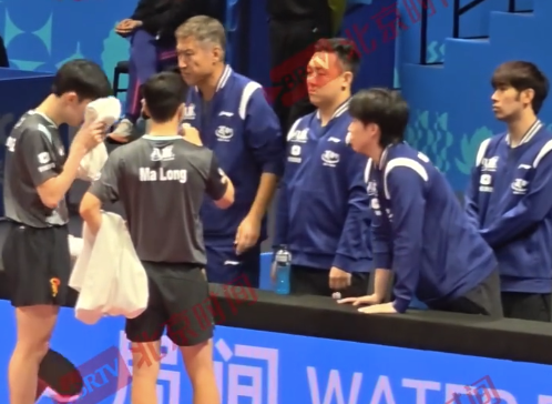 王楚钦也是指导上龙哥了！局间休息秒变临时教练