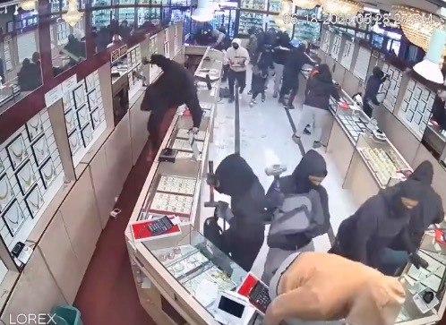 70秒洗劫170万美元！20多名歹徒洗劫美珠宝店 