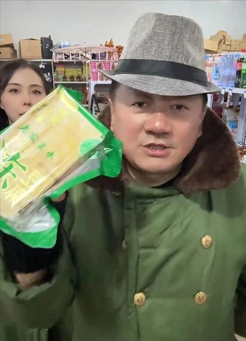 客服回应谢广坤酸菜抽检不合格 13万袋防腐剂超标引发关注