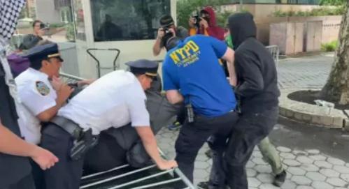 洛杉磯騷亂后紐約也亂了 抗議ICE搜捕行動