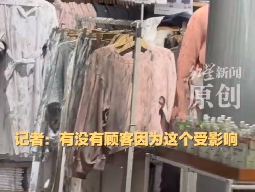 市集门店下水管冲破多东谈主遭污物喷溅 涉事门店：洽商赔付受触及顾主
