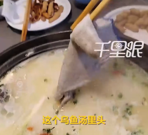 老板娘回应火锅吃出整只劳保手套：不小心挂进去的