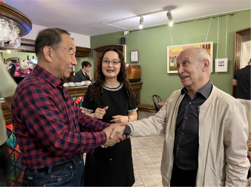 韩玉臣与俄罗斯艺术大师列尼亚申进行艺术交流