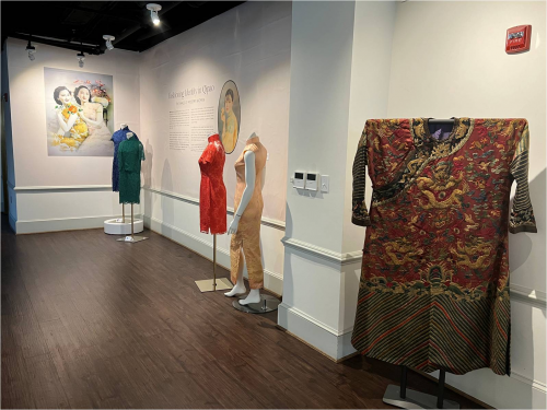  美国华人博物馆旗袍主题展开幕，弘扬中华美学共促民间交流