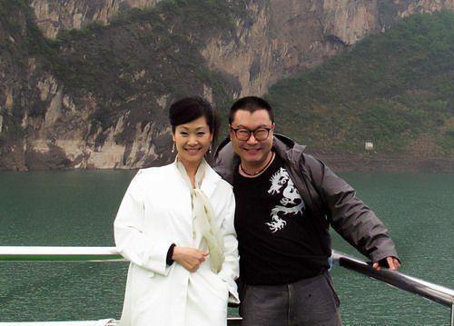 恭喜！51岁尹相杰娶女拍卖师 双方由于文华撮合