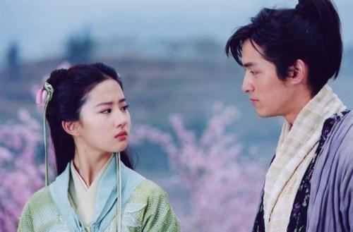 已与刘亦菲领证？胡歌方辟谣与刘亦菲结婚：假的 都是谣言