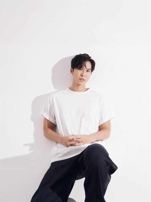 张哲通新剧开拍忙不停 郭坤耀综艺上线带观众感受大自然