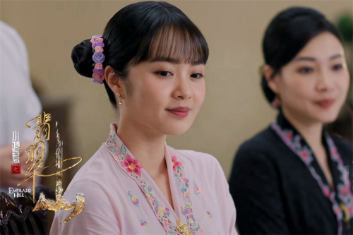 新加坡年度大戏《小娘惹之翡翠山》播出 黄暄婷演绎反派进化论