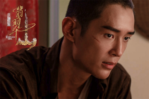 《小娘惹之翡翠山》“拳头硬汉”邓伟徳演绎拳头下的生存法则与真心守护