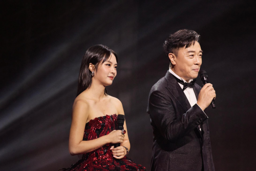 新加坡演员黄暄婷闪耀《红星大奖2025》奖项、口碑、演技突破大丰收