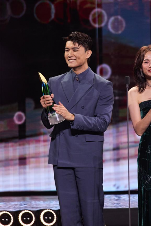 新加坡《红星大奖2025》时光同行30年 孙政、邓伟徳、张哲通登顶“最受欢迎潜力星”