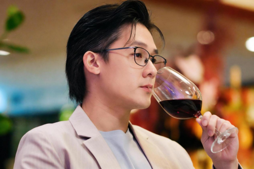 新加坡电视剧《职不值得》黄暄婷许瑞奇何盈莹演绎职场生存众生相