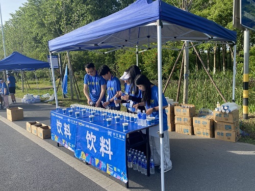 湖北交投江汉运营公司：助力江陵马拉松 爱路志愿展风采