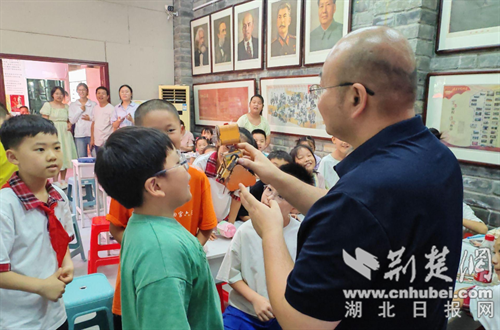 钟祥市雷锋精神传承馆南极科考公益课，在青少年心中种下探索与担当的种子