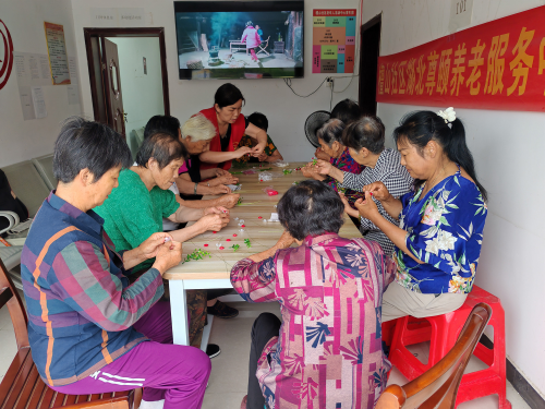 绚彩夕阳，巧手生花：檀山社区开展老年手工活动