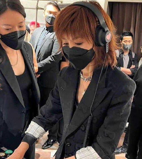 59岁张曼玉近照惊现，网友直呼认不出！