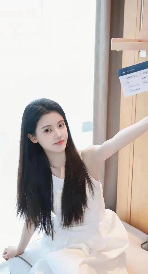 孙珍妮：月貌花容春意浓，柳条细腰舞动时，魅力洒满，永恒流传