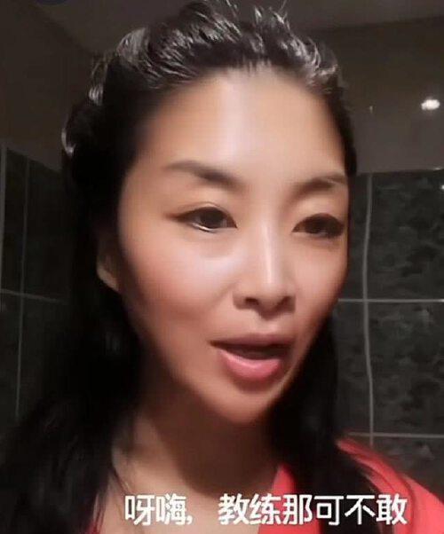 河南妞在伦敦，明明可以靠脸吃饭，却偏偏要靠才华和能力
