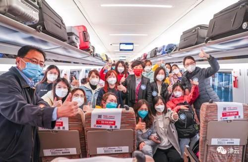 援沪医疗队总人数约万人 部分已入驻方舱医院