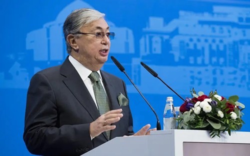 哈萨克斯坦总统：哈方将在对外政策中保持中立立场
