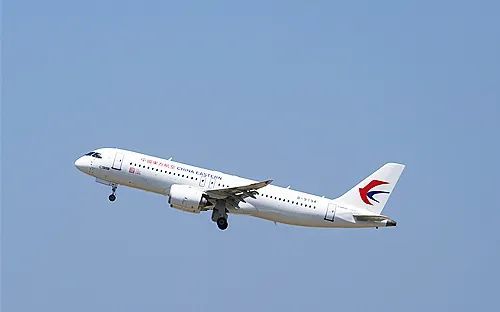 北航学子谈乘C919感受 起飞和降落的时候跟宽体客机一样平稳