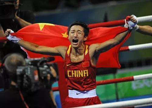 球迷狂欢季的热议焦点！张志磊和邹市明谁更伟大？答案显而易见 