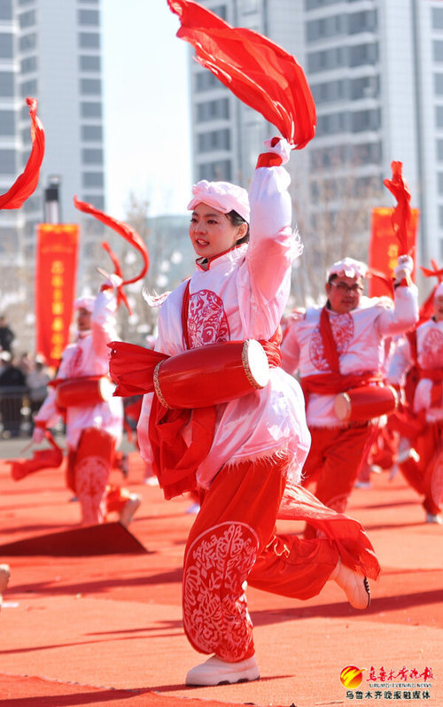 社火民俗鬧元宵 20支隊(duì)伍共舞冰雪大廟會(huì)